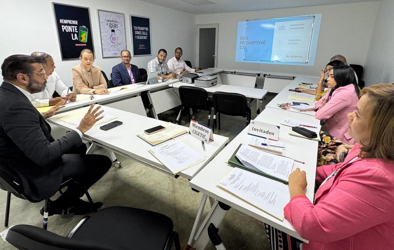 Reunion Con Una Comitiva De Promipyme